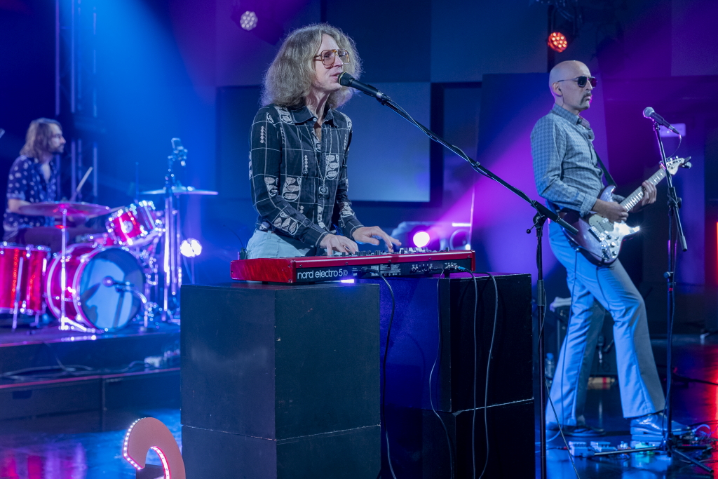 la2_tve's tweet photo. Joel Sarakula nos presentan su disco 'Companionship', una propuesta deliciosa entre el soft rock y el soul con reminiscencias de George Duke o Steely Dan. 

Sigue su actuación en 'Los conciertos de Radio 3':

https://t.co/hqkZAxhSKy https://t.co/wjOt70VS52