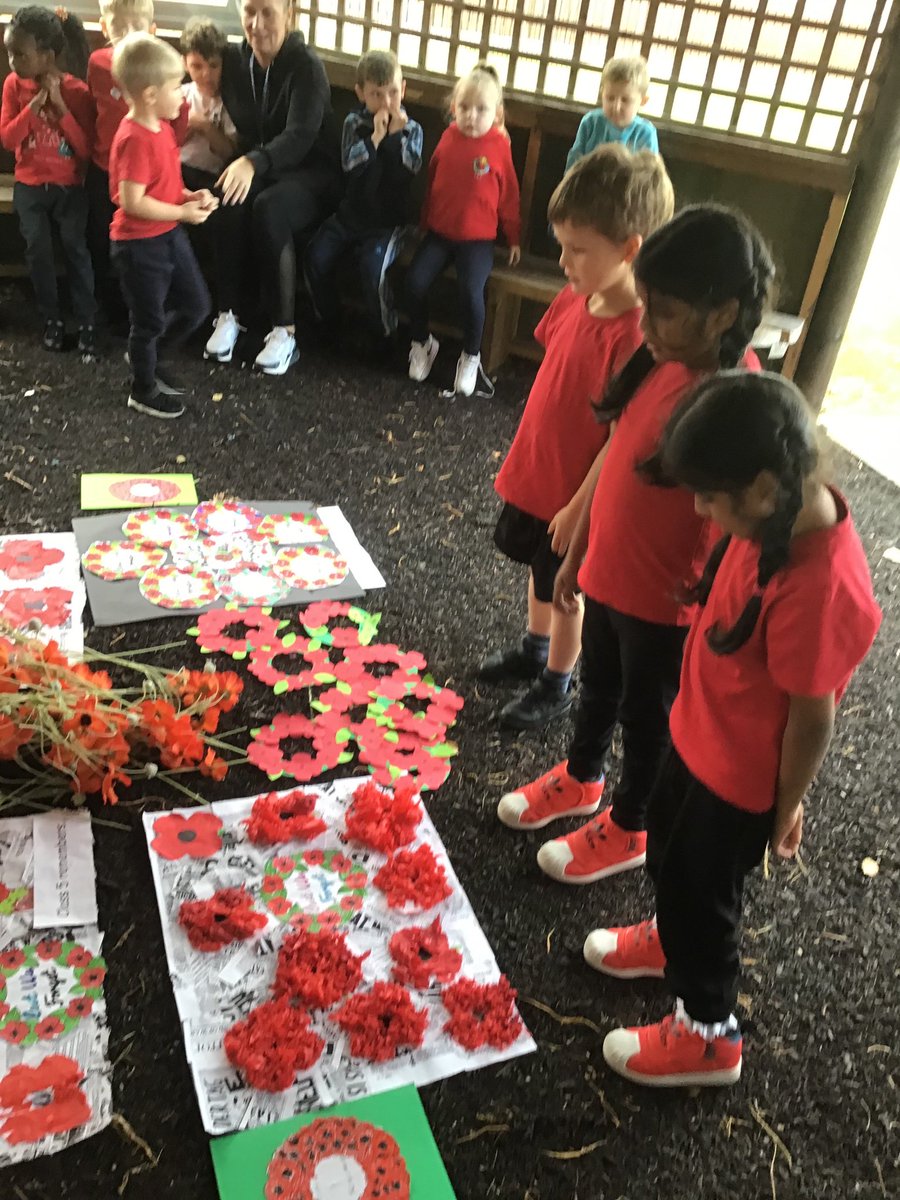 easterside_a's tweet photo. Some of our photos from our very own Cenotaph for Remembrance Day. #EastersideValues #EastersideRespect #EastersideEnrichment #EastersideHistory #EastersideArt #EastersideRE https://t.co/ANWjvMiFlv
