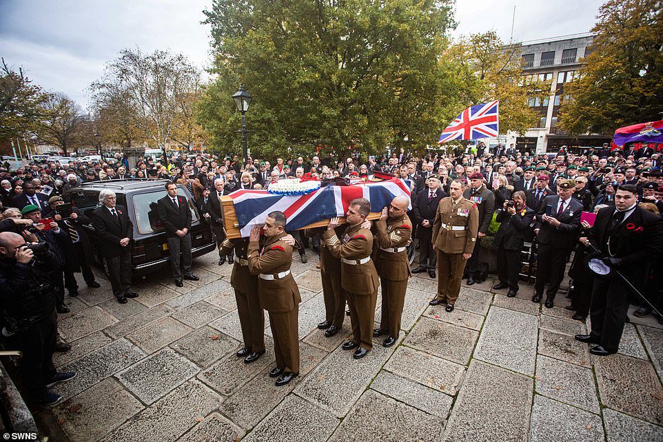 JohnnyMercerUK's tweet photo. Probably never been prouder of Plymouth than I was today. 

Rest in peace Dennis Hutchings. 

You’ve earned it. 🇬🇧 https://t.co/D1DhDBMw8M