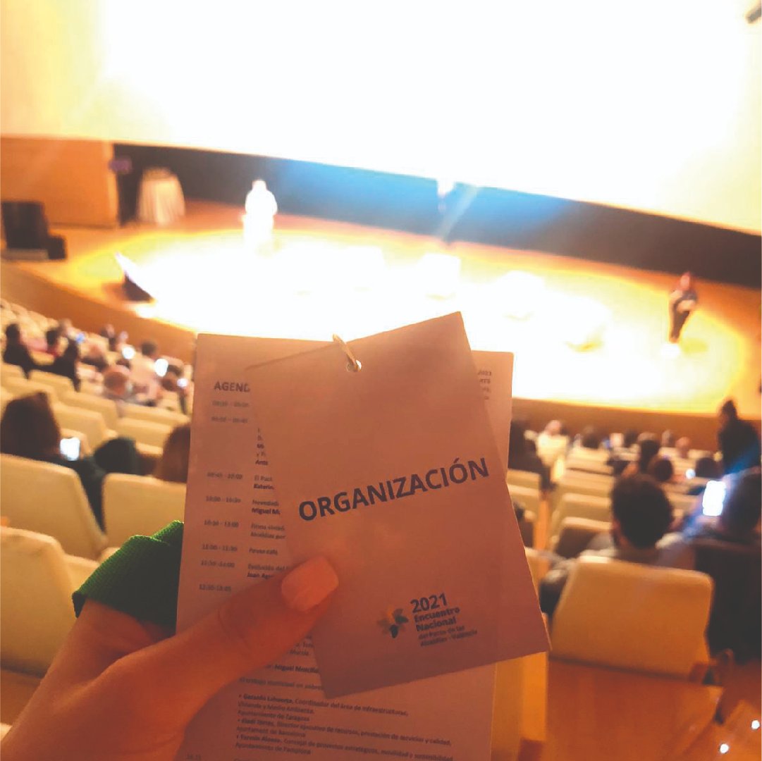 KLIPERDVILA's tweet photo. Vuelven los eventos presenciales ¡y lo hacen a lo grande! Hoy en KLIPERDVILA teníamos una gran cita en @LesArtsValencia  junto a la @dipvalencia, celebrando el Encuentro Nacional 2021 del #PactodelasAlcaldías para el #Clima y la #Energía sobre los objetivos para 2050. 🌍 https://t.co/yIeAsoK7oZ