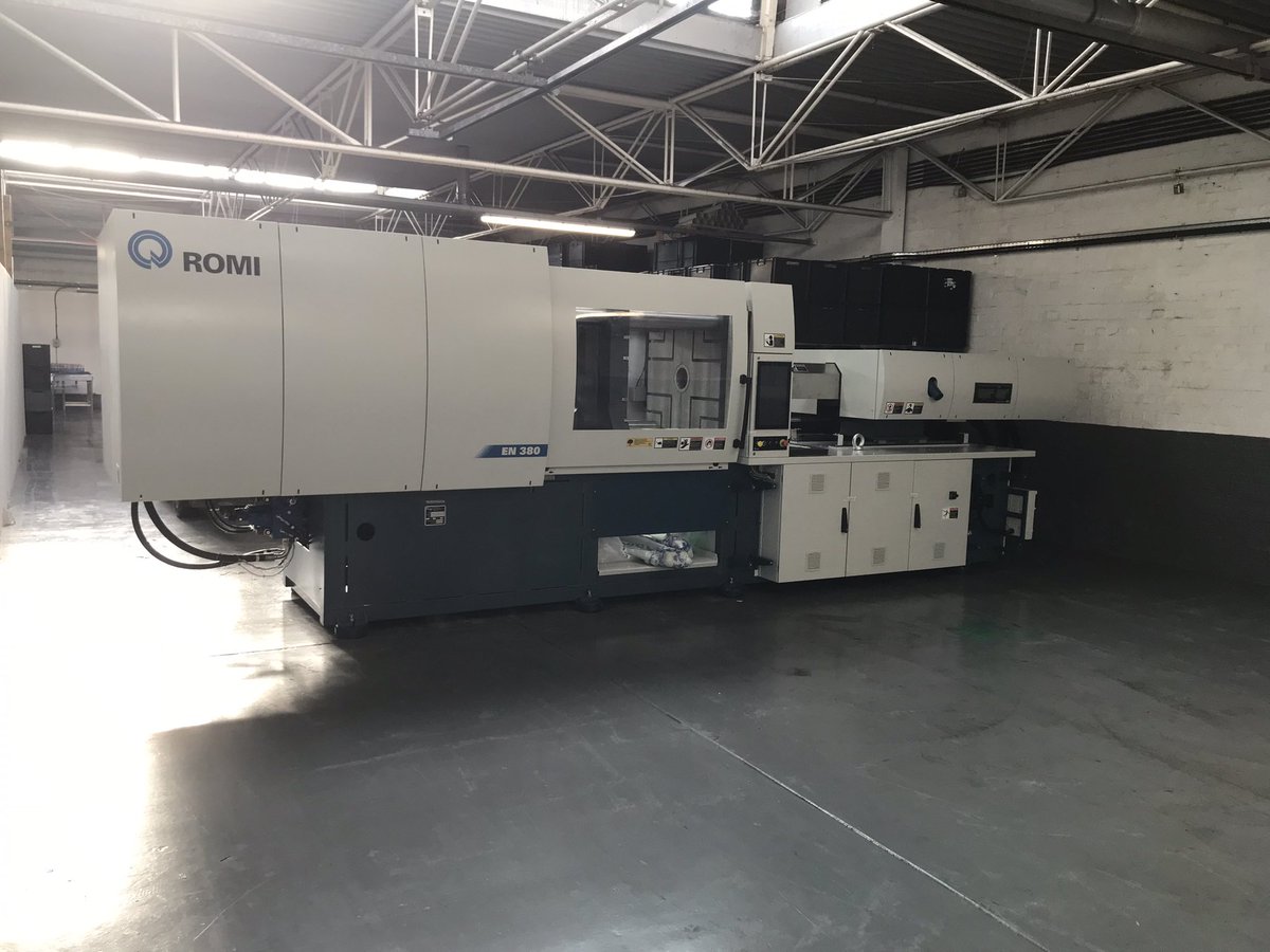 NBathard's tweet photo. RomiUK delivery our hybrid EN380T for producing pint pots for the entertainment industry. Energy consumption of only 8kW/hr on 18 sec cycle time, repeatibility & consistency make the EN hybrid range one the best machines on the market…So cheers 🍻 #Romiuk #energy #RJCProjects https://t.co/o3Y9Gg9iIi