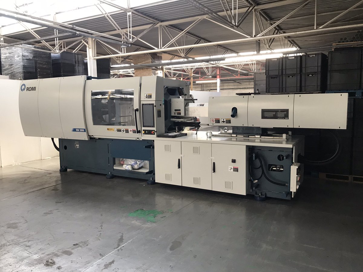 NBathard's tweet photo. RomiUK delivery our hybrid EN380T for producing pint pots for the entertainment industry. Energy consumption of only 8kW/hr on 18 sec cycle time, repeatibility & consistency make the EN hybrid range one the best machines on the market…So cheers 🍻 #Romiuk #energy #RJCProjects https://t.co/o3Y9Gg9iIi