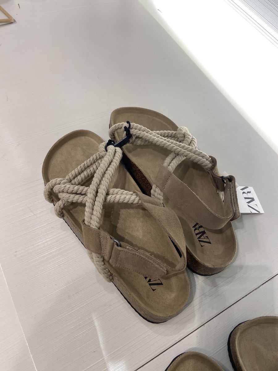 OfficialLoner's tweet photo. If South African #democracy was a pair of shoes!
#CORRUPTION #anc #eff #da #ifp https://t.co/gRSgTNV9rr