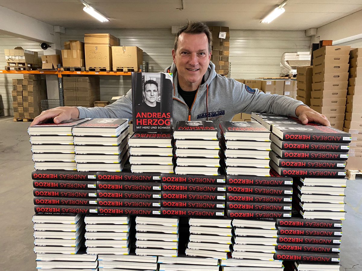 Morgen findet die Signierstunde meiner Biographie statt🖋️ Hierzu möchte ich euch alle recht herzlich einladen. Mein Freund Alex #Kristan wird ebenfalls vor Ort sein. Das wird eine Riesengaudi 😃 Wann? 10:30 - 13 Uhr Wo? Morawa (Wollzeile 11, 1010 Wien) #HerzerlSchreibt