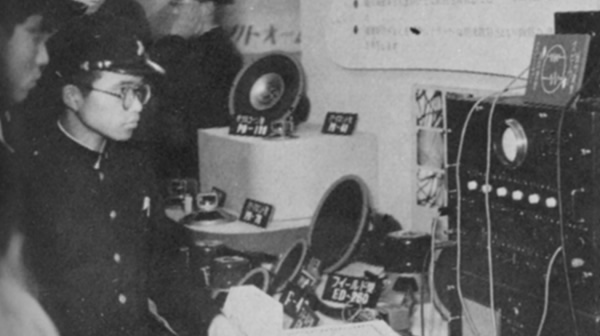 Im November 1953 bewies Onkyo mit einer Live-Demonstration auf der All Japan Audio Fair, dass das Einschwingverhalten entscheidend für eine gute Klangqualität ist. Auch heute noch gilt dieser Aspekt der Audiowiedergabe als Schlüsselfaktor beim Produktdesign. #throwbaackthursday