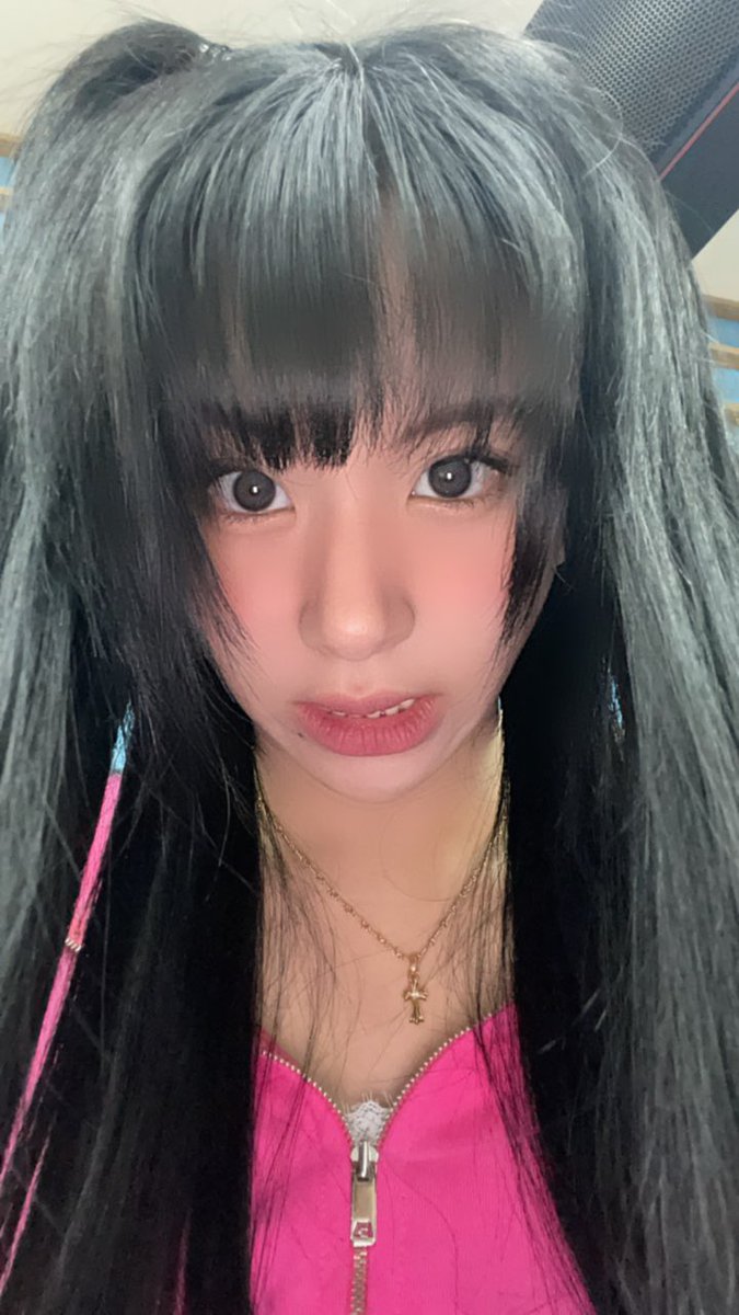 chaeypics's tweet photo. SON CHAEYOUNG! https://t.co/0H8DTmxasJ