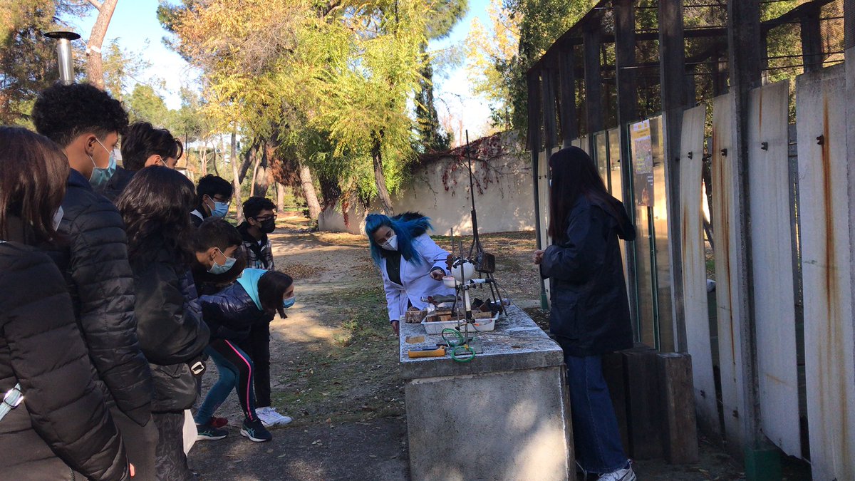 INIA_es's tweet photo. Hoy recibimos a @ElPorvenir_cole en el #CIFOR del #INIA_CSIC. Puede el bosque renacer de sus cenizas? #SemanaCienciaCSIC @CSICdivulga https://t.co/QV47S6rv0M