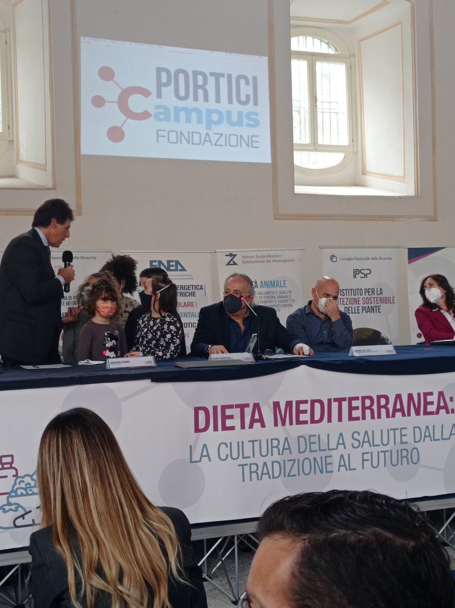 AirPortici's tweet photo. Air Heritage: a che punto siamo? 
la conferenza che illustra lo stato dell'arte del progetto. Insieme a noi molte scuole di #Portici https://t.co/KiGvJ9Fhhg