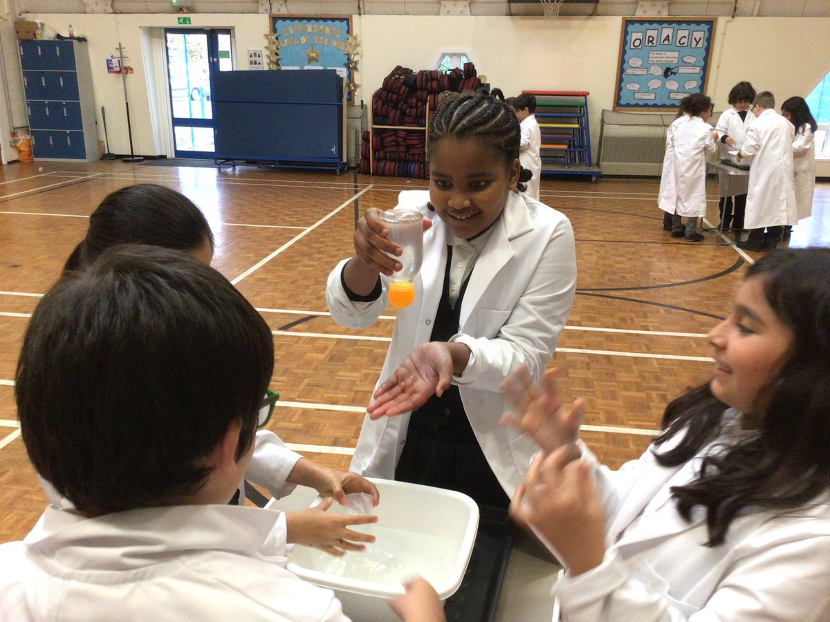 HandfordHallPS's tweet image. Year 5 Fab Science workshop this week. We have used our knowledge from Autumn Term1 to investigate and experiment with different forces. #fabscience #year5