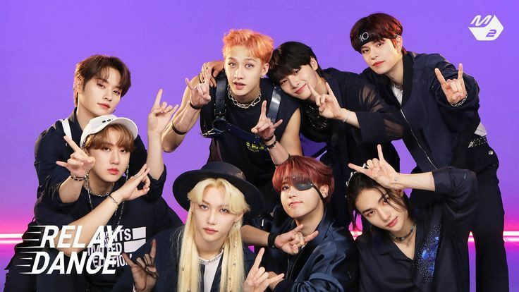 Like magic jyp stray kids. Stray Kids thunderous обложка. Stray Kids 2021 thunderous. Сурикун стрэй.