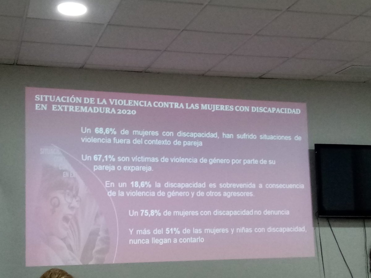feafextremadura's tweet photo. Nuestras técnicos se encuentran hoy en la charla de presentación del Servicio Especializado #SAVIEX -Servicio de Apoyo a Mujeres y Niñas con Discapacidad Víctimas de Violencia de Género- llevado a cabo por @CERMIEx #discapacidad #ViolenciaGénero #SaludMental https://t.co/KxmnHBWzLG