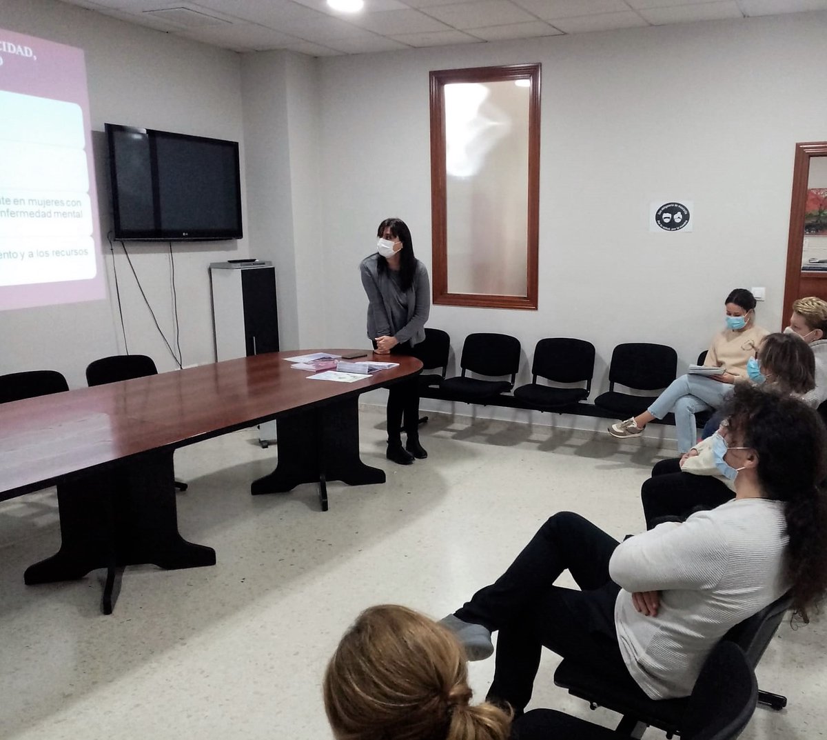feafextremadura's tweet photo. Nuestras técnicos se encuentran hoy en la charla de presentación del Servicio Especializado #SAVIEX -Servicio de Apoyo a Mujeres y Niñas con Discapacidad Víctimas de Violencia de Género- llevado a cabo por @CERMIEx #discapacidad #ViolenciaGénero #SaludMental https://t.co/KxmnHBWzLG