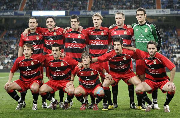 REALUNIONCIRUN's tweet photo. Han pasado 13 años, pero sigue siendo una gran página de nuestra historia...

📸 @diarioas

#AupaUnion ⚪⚫ https://t.co/czKAXoLQ8v