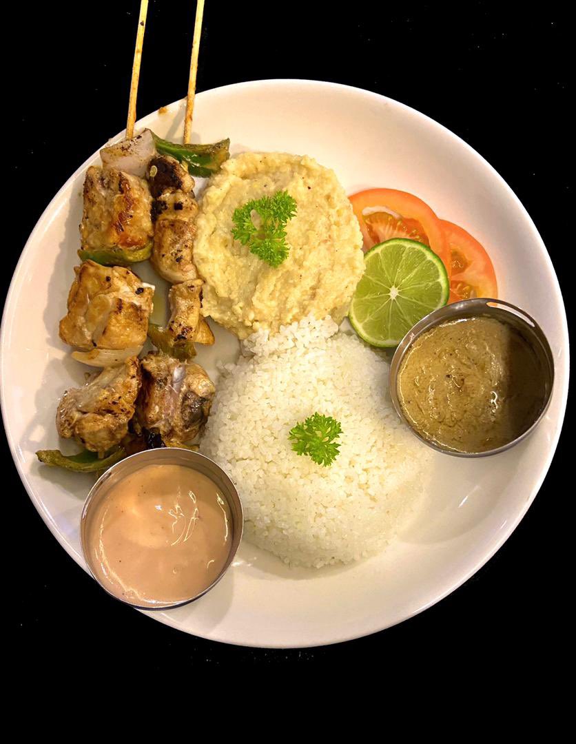 MamyKa9's tweet photo. De délicieux mets chez @yesfooddakar dans un cadre super agréable. Vous pouvez aussi commander en ligne via https://t.co/q1xvIYsGyA. De plus, une réduction de 25% vous est octroyée avec le codepromo MAMYKAYES25🚨❤️. 
#yesfood #yoffdakar #foodlovers https://t.co/hyjaCkgpxD