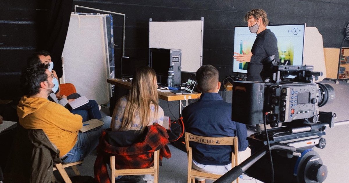 escac's tweet photo. #EscacRules | 🎥 Los alumnos del Máster en Dirección de #Fotografía han estado realizando una práctica con la cámara #AlexaSXT, en la asignatura de Sensitometría Digital. Supervisado por Jordi Bransuela. https://t.co/YYv1qTmAQu
