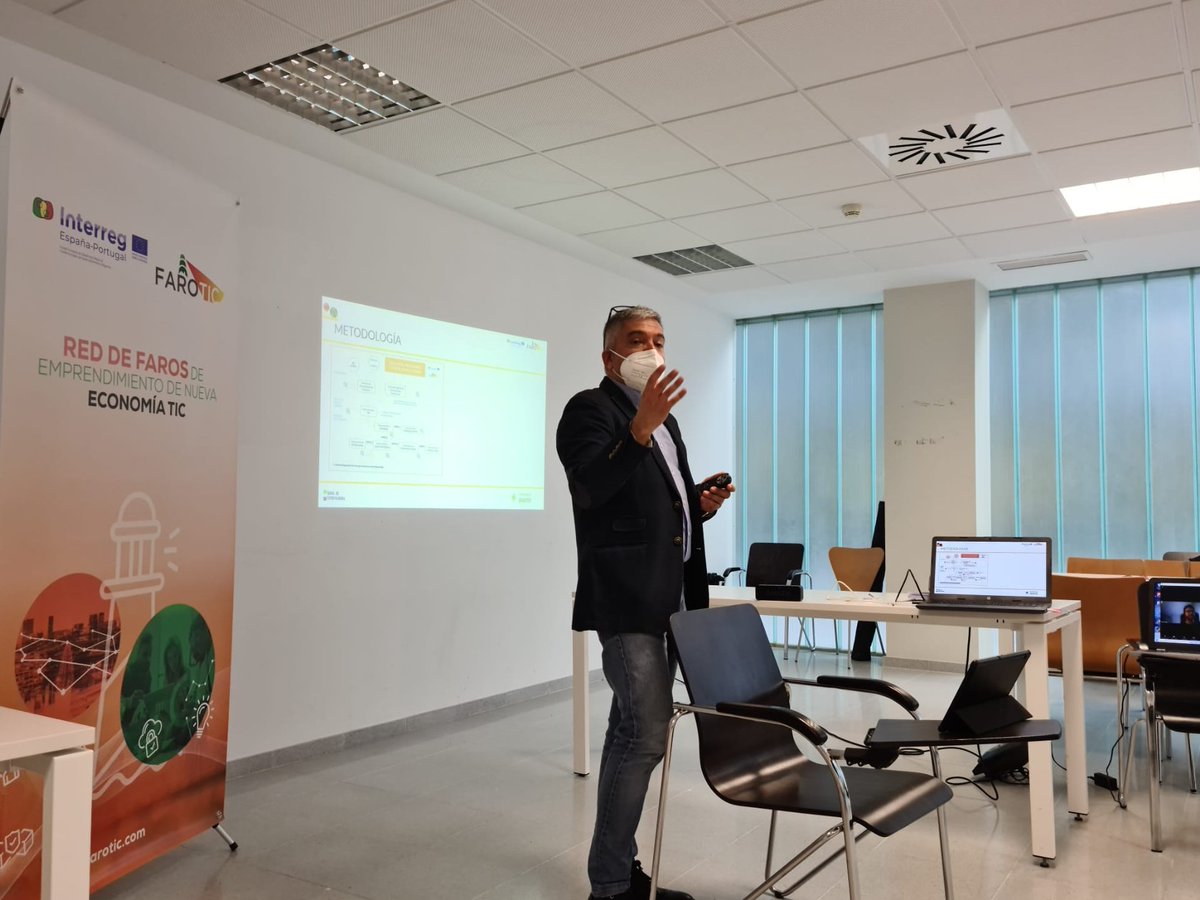 farotic's tweet photo. 🔛 Comienza la formación de la Red de Personas Tutoras del "Programa de Asesoramiento ExperTIC" de @e_avante🙌

🤓 Conociendo la metodología de tutorización de los proyectos de la #Euroace 🇪🇸🇵🇹

📝¡Últimas plazas para participar en el programa! Inscríbete➡️https://t.co/yIOmXz3fEW https://t.co/vtiZugk2dL