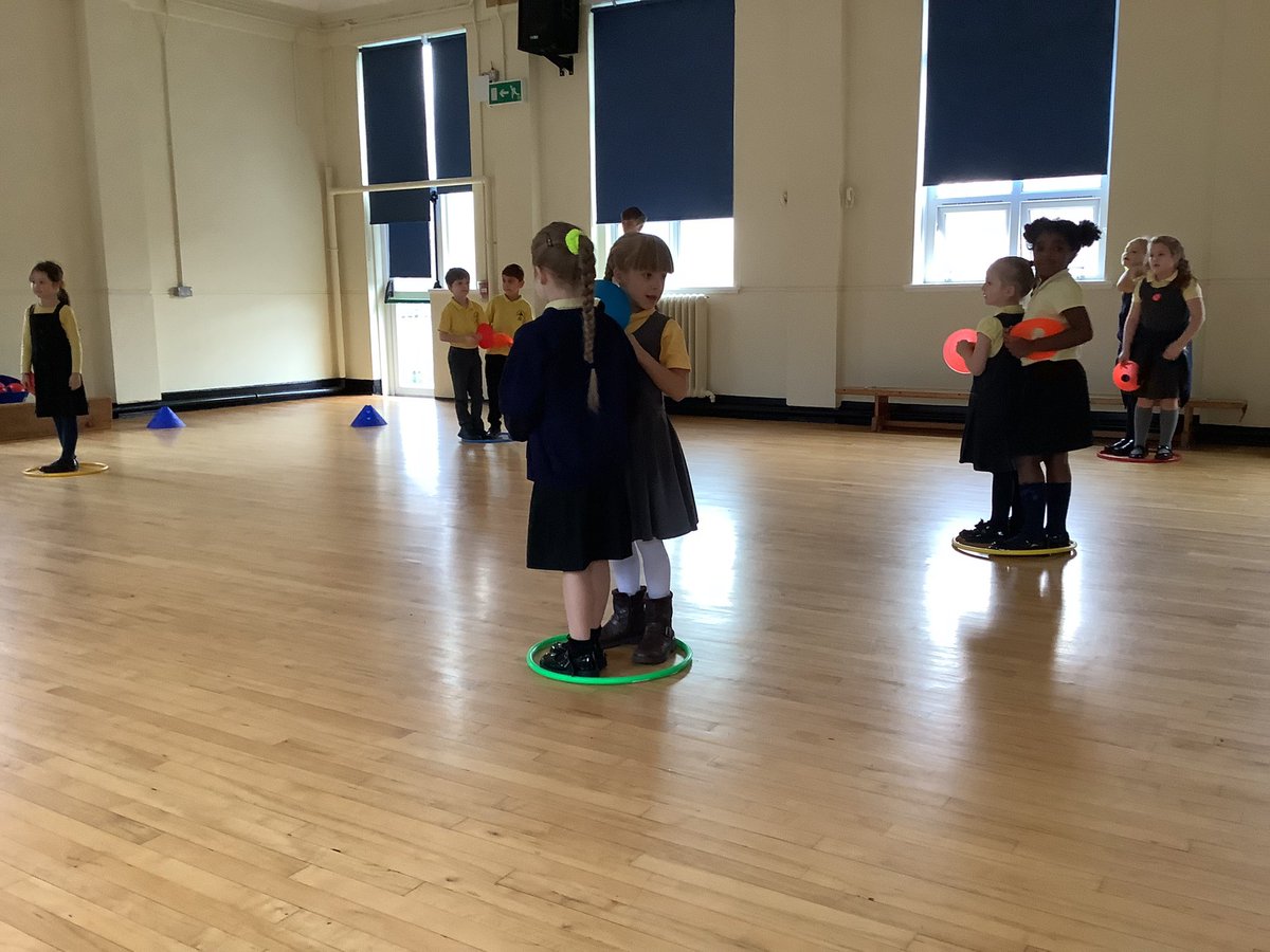 Y3HazelClass's tweet photo. 🚓 Absolutely loving our #PinehurstPE session with @UltimateKidsLtd this morning having lots fun, loads of physical activity and practicing our listening skills🚓
🌲@PinehurstPYewY2 @PinehurstP #ExperienceExcelEnjoy🌲 https://t.co/thVBQVyFD7