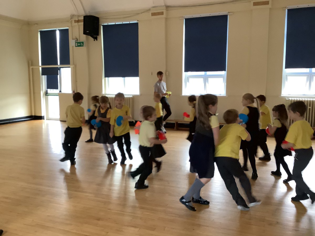 Y3HazelClass's tweet photo. 🚓 Absolutely loving our #PinehurstPE session with @UltimateKidsLtd this morning having lots fun, loads of physical activity and practicing our listening skills🚓
🌲@PinehurstPYewY2 @PinehurstP #ExperienceExcelEnjoy🌲 https://t.co/thVBQVyFD7