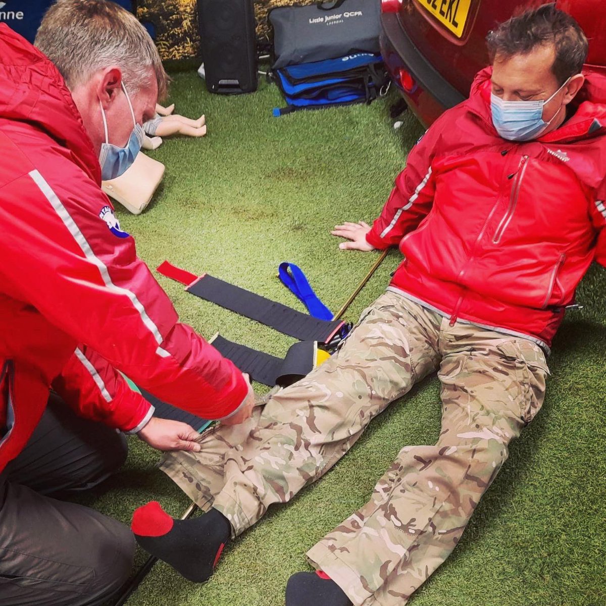 WestCornwallSAR's tweet photo. Over the past few months, some of our team members have been dedicating additional time to train  for the @MountainResqUK Cas-Care award. This builds on the core team first-aid training, introducing more complex patient management in both trauma and medical illness. https://t.co/FrWQqcTBBh