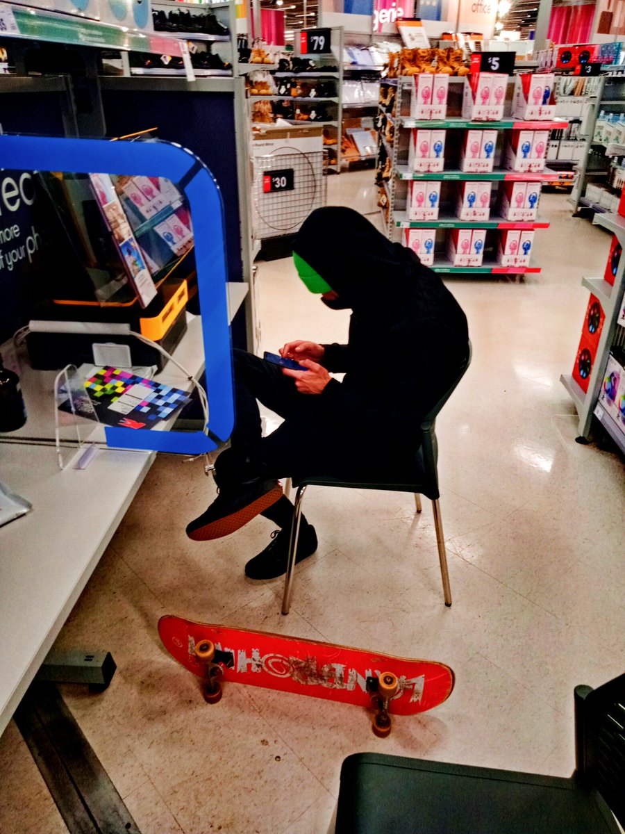 Josh_Backman's tweet photo. Holy moly #cryptonip physicals in progress 🔥🔥🔥 @NippyNip2 

#NFT #NFTCommunity #digitalart #trippy #lucid https://t.co/QyI4E4AQL3