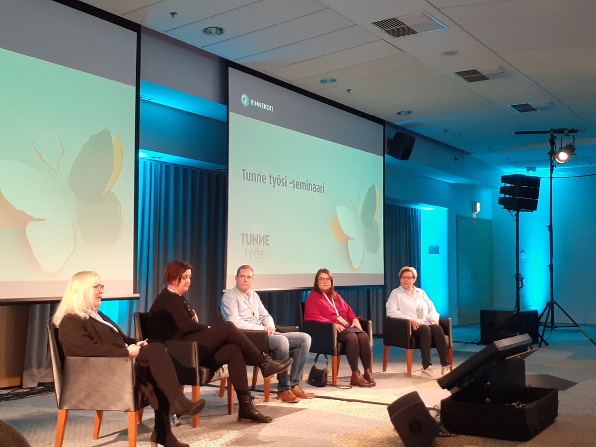 Turtuuko väkivaltaan @RinnekotiFI #tunnetyösi seminaarissa juuri nyt aiheena. Asiantuntijapaneelissa mukaansa tempaavaa keskustelua väkivallan ja turvallisuuden teemoista.