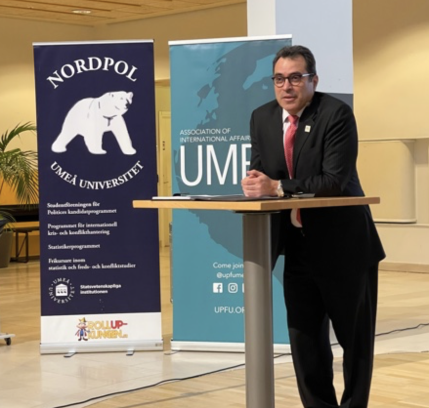 EuropaDemocracy's tweet photo. The Global State of Democracy is..., long-awaited briefing by @Int_IDEA @KevinCasasZ at #2021InternationalDemocracyDays at @UmeaUniversity in great cooperation with @vdeminstitute @SwissAmbSweden @chdemstiftung [Full agenda: https://t.co/PTKMlLkVyx] https://t.co/73UKpgWLyw