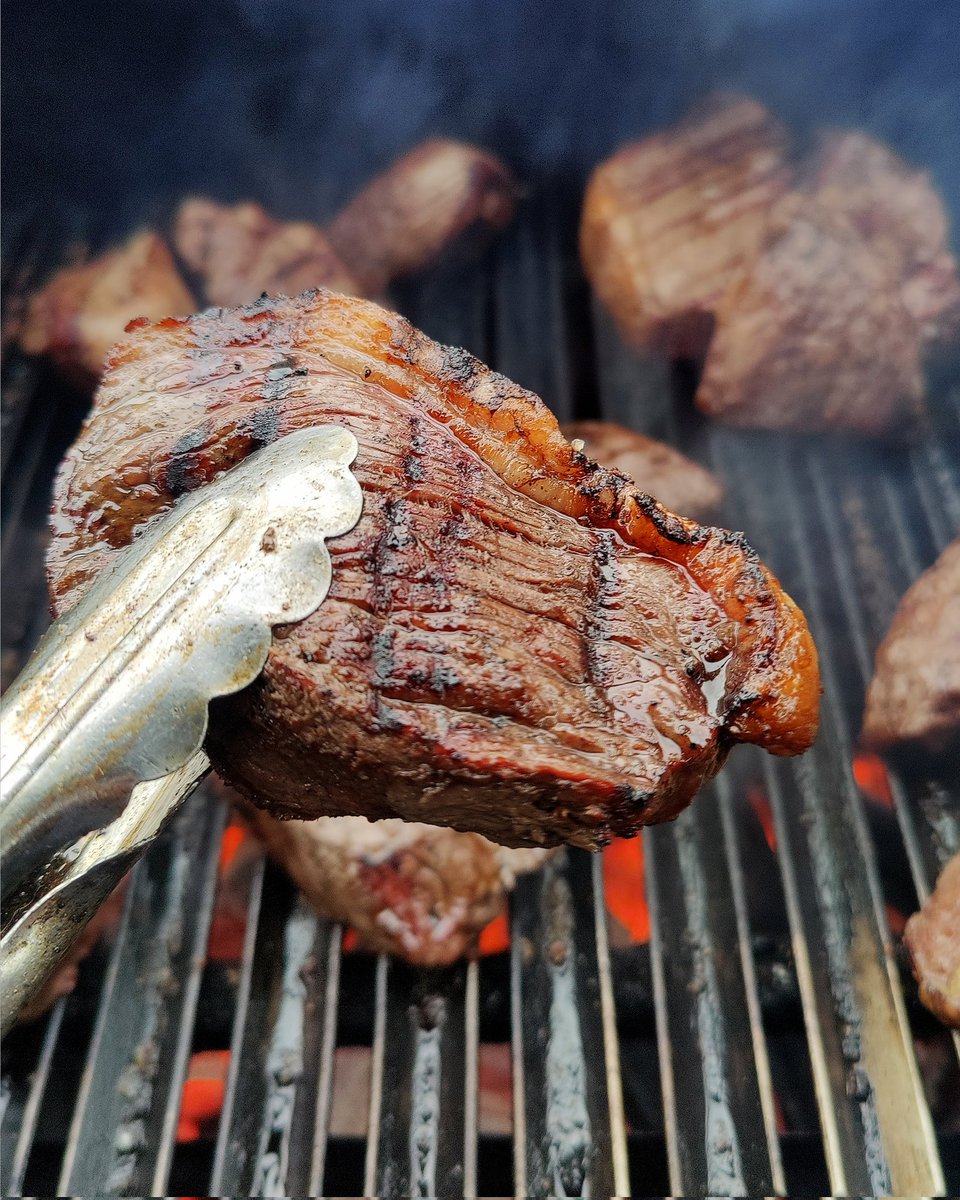 Grass-fed English beef cooked over fire and charcoal 👌

We are at the Gherkin market today! 

<a href="/KERB_/">KERB</a>

#steak #upinmygrill