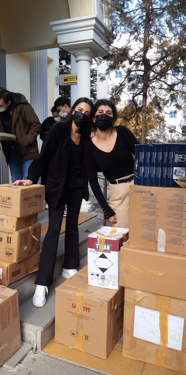 tdpyardim's tweet photo. Yardım Kampanyaları olarak ilk Kampanyamızı gerçekleştirdik🎁 Miniklerimize kitap kırtasiye ve kıyafet yardımlarımızı yolladık. Çocuklarımızın dileklerini gerçekleştirmek için emeği geçen herkese teşekkür ederiz ! 🤍 

#iyikitdp #tdpyardımkampanyaları #yardımkampanyaları #bilkent https://t.co/Kchf5R9WcW
