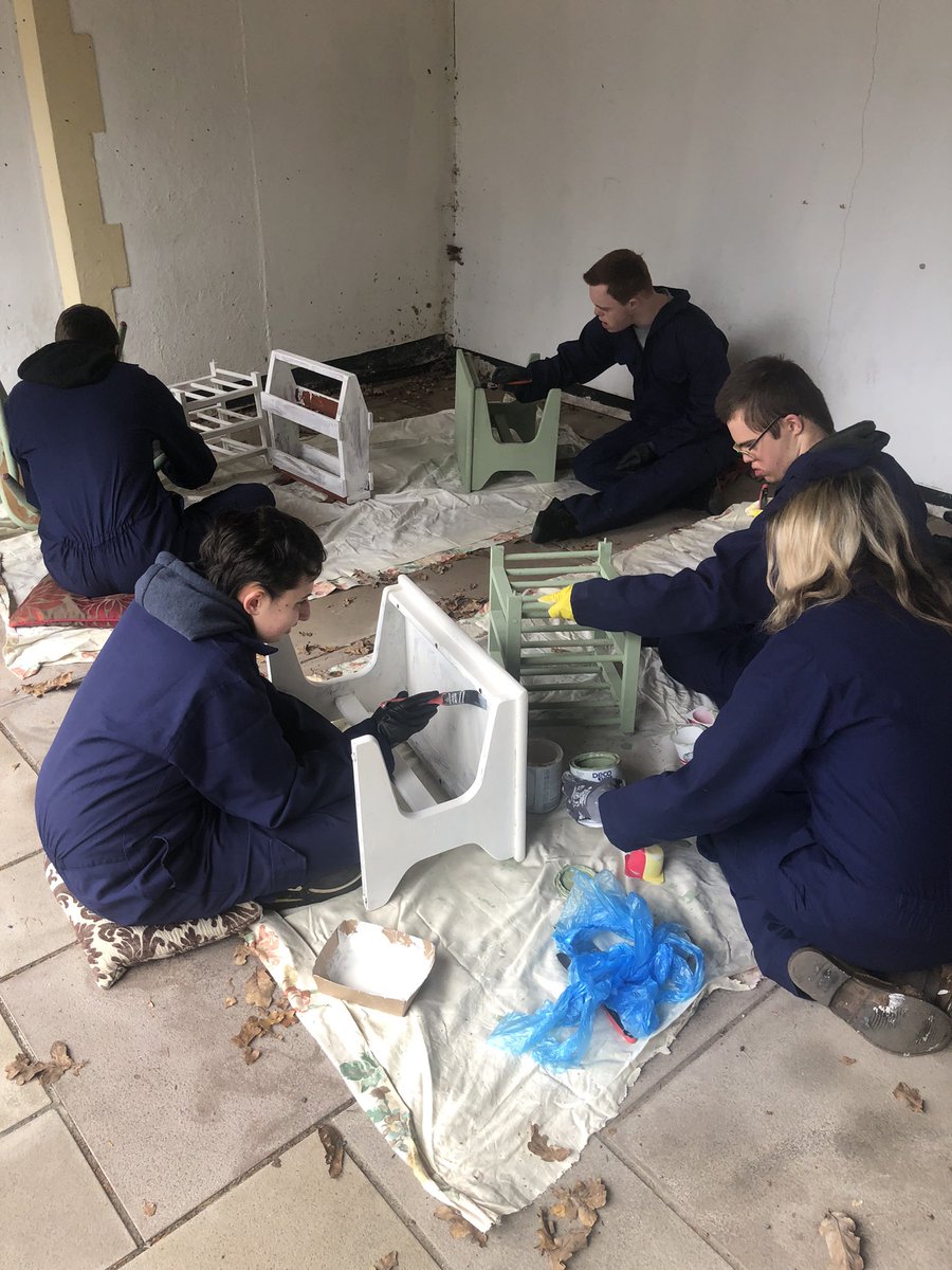 CarwardenHouse's tweet photo. Some great upcycling projects going on. https://t.co/8BNaWIMxV1