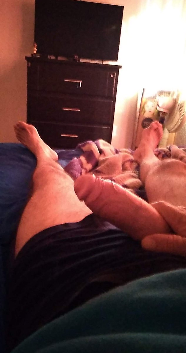 Cesar_lPzj's tweet photo. Que les parece  este señor de 48 años pelón, con buena verga, y con buen funcionamiento en la cama.

Dejare dos videos en los comentarios disfrútenlo.
Si gustas apoyarme y les paso todos los perfiles que ya subí y más videos de ellos 🤑🤑🤑 https://t.co/G81CogiwTn