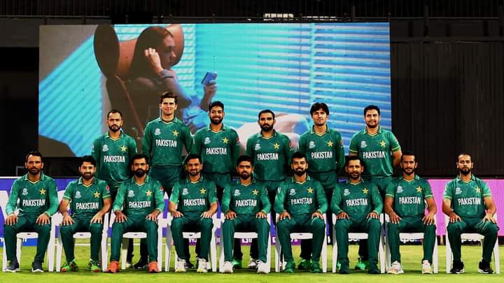 Ese Relax Bethe Hain Jese Ke Aik Match Bhi Nhi Haare Hon 👀✊🏻❤️
#Pakistan  #PakistanZindabad  #ICCT20WorldCup  #ICCT20WorldCup2021