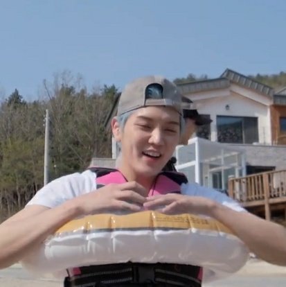bugiwanaa's tweet photo. I vote for #nuest on #MAMAVOTE 2021 https://t.co/WlLTqNZ7cO