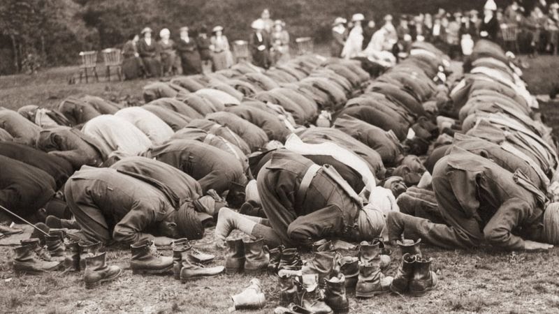 Today, we remember all those that lost their lives as a result of war &amp; strengthen our resolve to work towards building a world of peace.

📸 FPG/Hulton Archive/Getty Images | Muslim soldiers pray outside Shah Jahan Mosque in Woking, Surrey

#RemembranceDay #armisticeday