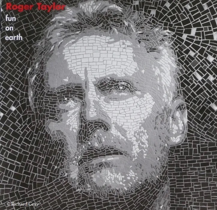 QueenFranceFC's tweet photo. Le 11 novembre 2013, plusieurs projets solo de Roger Taylor sont parus :
🔹“Fun On Earth” son 5ème album solo
🔹le single “Sunny Day“
🔹le coffret “The Lot” (intégrale de sa carrière solo).
#FunOnEarth #SunnyDay #TheLot #RogerTaylor #QueenFranceFanclub
▶️https://t.co/rkGBzlX0iR https://t.co/8qtJLkDOMx