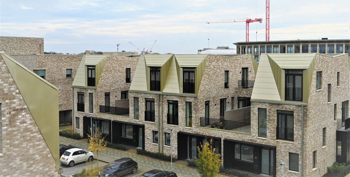AllMetalRoofing's tweet photo. This project, located in Cambridge, is an excellent example of flat lock cladding using Falzonal lichtbronze Aluminium. As always, installed by AMR with the utmost attention to detail, and looking absolutely brilliant.
#AMR #PREFA #Aluminium #FlatLock #Cladding #Metalwork https://t.co/4mtiES4PE3
