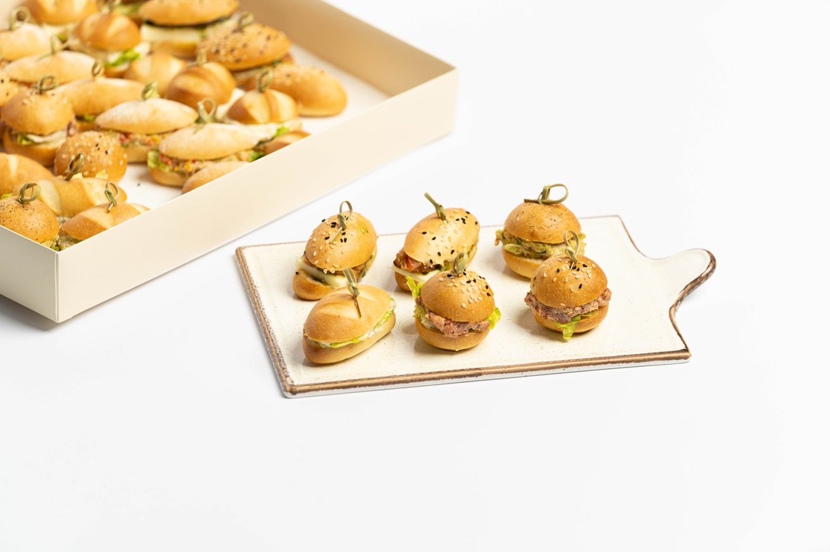 جديد خزامى كتشن 

ميني ساندوتش ⭐️

٦ أنواع حشوات ( جبن حلوم ، دجاج بالكرفس ، سجق بالحمص ، جبن كريمة ، فلافل ، تونه ) جاهزه للأكل .. 😍

متواجدين في تطبيق خزامى كتشن و جاهز داخل صفحة مطاعم أوف وايت 📲 .. 

.
#الرياض #جاهز #الخميس_الونيس #موسم_الرياض