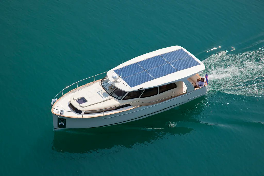 greenlineyachts's tweet photo. ✨Imagine how much you could relax on such a distinctive #EBoat next summer! 🛥 🦈
•⠀⠀⠀⠀⠀⠀
•⠀⠀⠀⠀⠀⠀
•⠀⠀⠀⠀⠀⠀
#GreenlineYachts #ResponsibleBoating #SustainableYachting #MindfulCruising #electric #solar #hybrid #silentyachting #hdrive #edrive #gl33 https://t.co/lcQ7x4K0jB