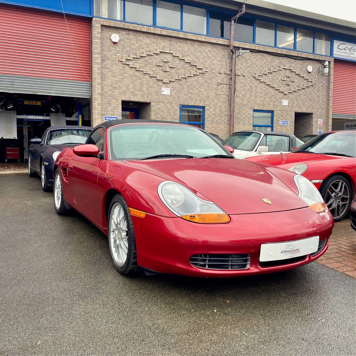 CotswoldPorsche's tweet photo. We have looked after this lovely Arena Red Boxster for years now - 20k miles, utterly original and amazing condition. Also lovely to see a pristine set of amber Litronic lights as well! 🧡💎
#classicboxster #redboxster #litronic #boxster #porscheboxster #cotswoldporsche https://t.co/CxB2rOhDdS
