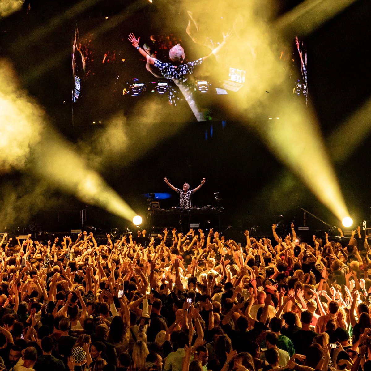 FatboySlim's tweet photo. I've been in the @BrightonCentre many times, I had my graduation there, 1000 gigs &amp; more recently my Covid Vax but until last night had never played there. So proud to finally do that and share a perfect evening with my hometown (and no1 son) thanks for your support &amp; love. https://t.co/A0MQ2DTfcf