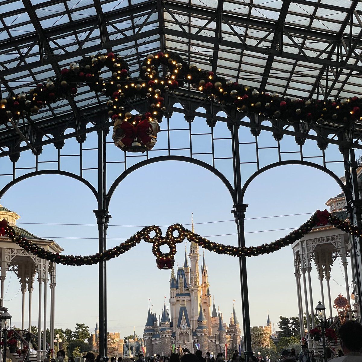 ___tae95z's tweet photo. 🏰🎈🚢🤍 〻 𝗧𝗗𝗥  ˊ˗

約2年ぶりに大好きな夢の国へ🎠🪞⸝⸝⸝
ちびテテくん🐯も
ディズニーデビューしました👦🏻✌🏽🤍
とっても楽しくて幸せな時間だったあ☁️🌛 https://t.co/RYgQbE6m1z