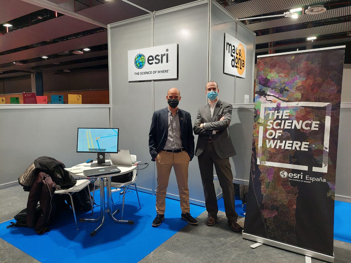 Crisanroman's tweet photo. Preparados en el stand de @Esri_Spain en el @mananaempieza para presentarte #ODSMaps. Ahora mismo @JaimeNieves te muestra las últimas novedades en el auditorio 1 https://t.co/nCQt7AAiDt