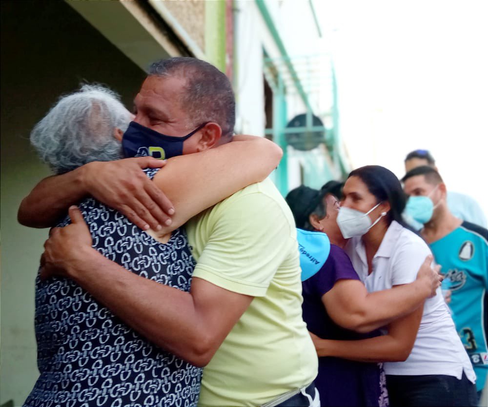alfreditodiaz's tweet photo. ¡Alfredito, vamos a recuperar la alcaldía de Mariño, así como recuperaste la gobernación de las manos de los maduristas!
No podemos perder estos espacios políticos, debemos seguir trabajando fuertemente, los ciudadanos exigen unidad en todo los aspectos. *#YoVotoPorLaUnidad* https://t.co/8FaN3CUgje
