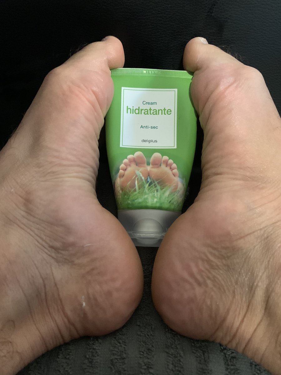 FeetShowing's tweet photo. Gosta? Bom dia!!! 

#feetboy #footboy #feet #foot #pé #pédehomem #pedehomem #showfeet #showfoot #feetcream #podolatras #podolatrasbrasil #podólatras #podolatra #podiatrist #feetloversonly #footlover #onlyfans https://t.co/31PrhVEdoi