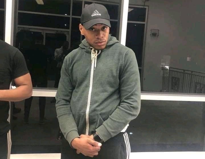 "The passing of FW de klerk has left the entire country in mourning"

The entire country: