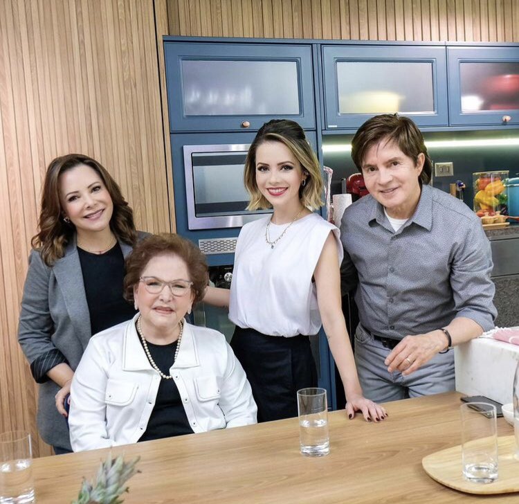📺 Chegou o dia! Os 3 primeiros episódios do programa culinário “Sandy+Chef” já estão disponíveis na <a href="/HBOMaxBR/">StreamMaxBr</a>!