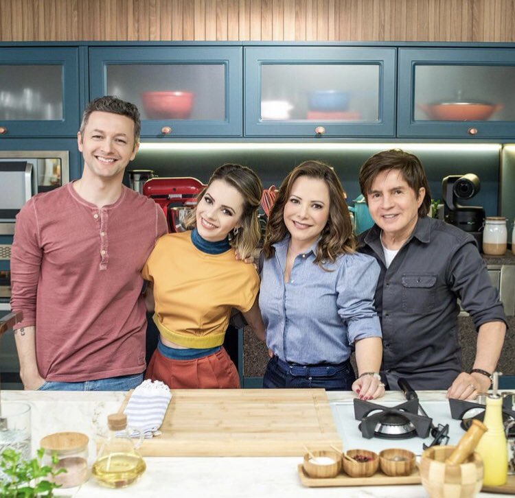 SandyJuniorBR's tweet photo. 📺 Chegou o dia! Os 3 primeiros episódios do programa culinário “Sandy+Chef” já estão disponíveis na @HBOMaxBR! https://t.co/qSZSjTV8ZV