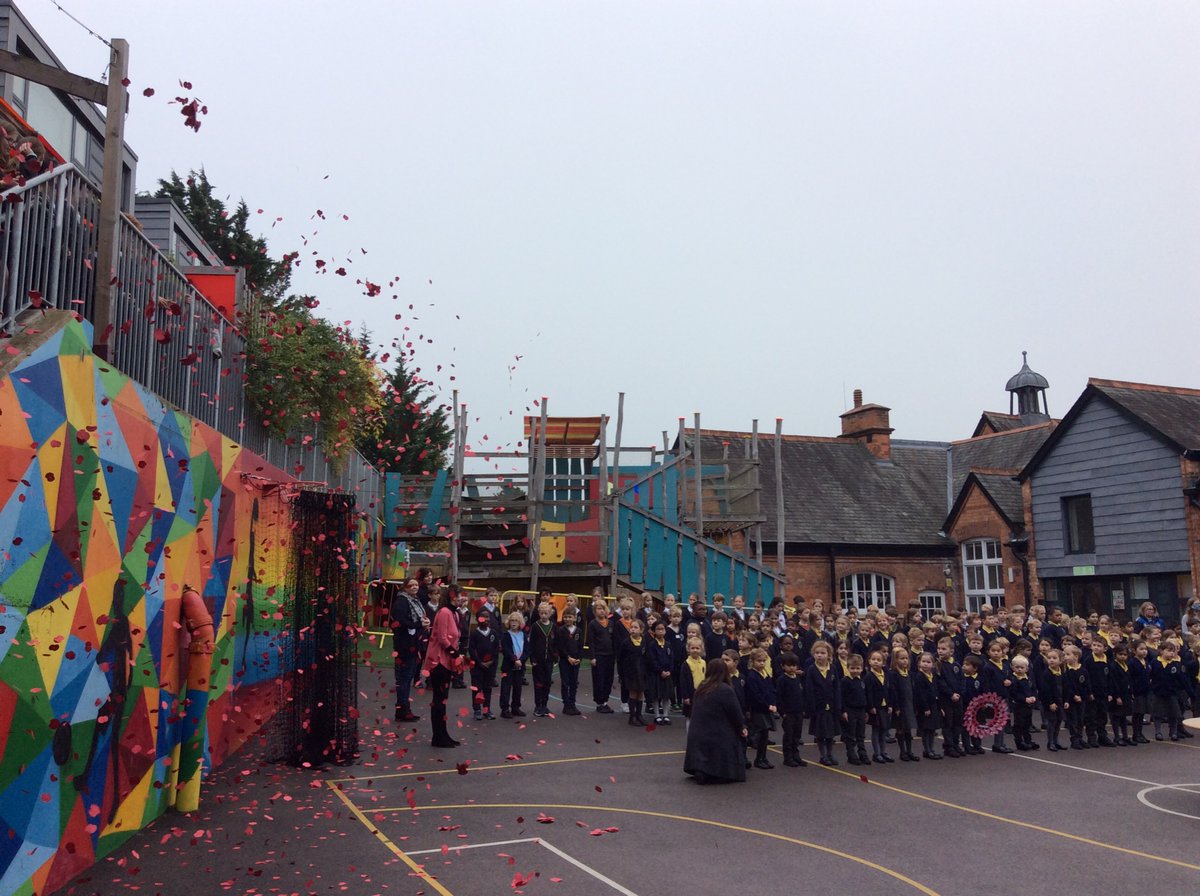 HarpAcademy1's tweet photo. Harpenden Academy Remembrance Service 2021 #firsthandexperiences https://t.co/8TPIBGkaap