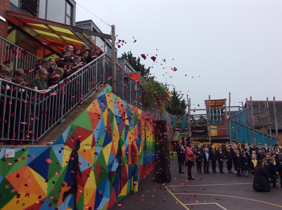 HarpAcademy1's tweet photo. Harpenden Academy Remembrance Service 2021 #firsthandexperiences https://t.co/8TPIBGkaap