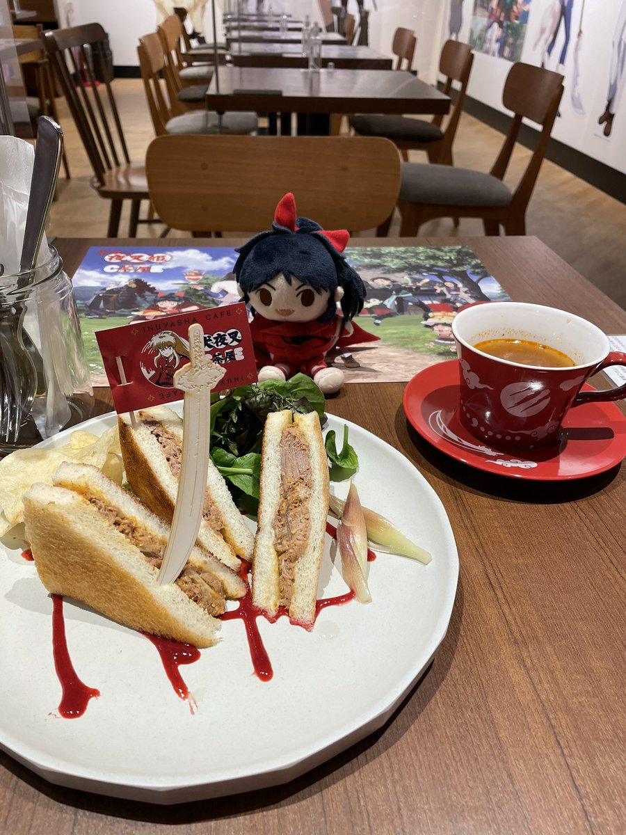 AlegreRosada's tweet photo. Amo la forma que distribuyeron la decoración del café de Hanyō no Yashahime Osaka , en comparación al de Tokyo 😊💕 #HanyouNoYashaHime #Setsuna #inuyasha #犬夜叉 #moroha #もろは #inuyashacafe #hanyonoyashahimecafe #yashahime #YashahimePrincessHalfDemon https://t.co/StP8d1NwJP