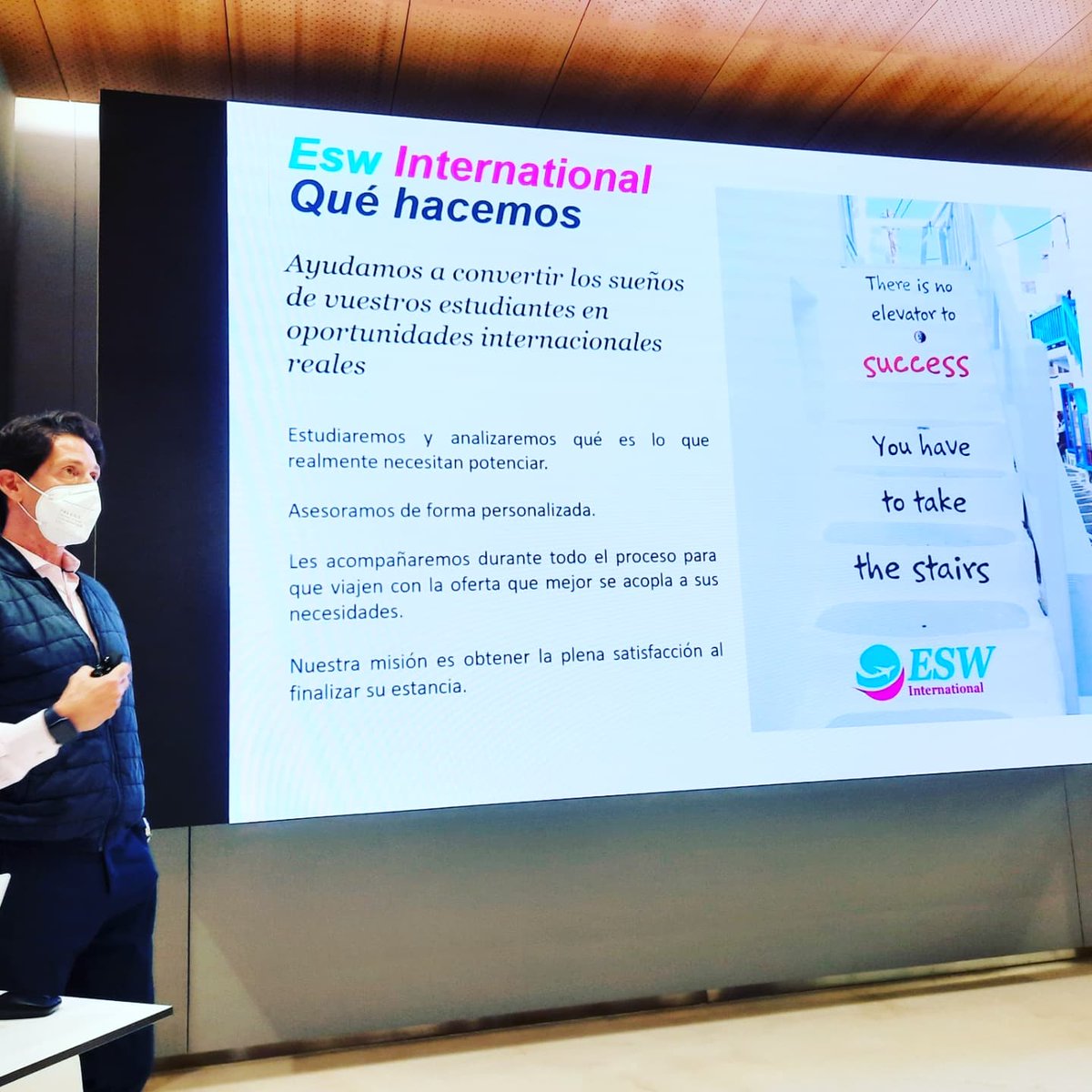 ESW_INTER's tweet photo. En el día de ayer @feceval_cece organizó una presentación de sus partners para todos sus centros educativos y @eswinternational estuvo presente como su proveedor oficial de idiomas.
#SabadellHubempresa #feceval https://t.co/PQ8681ZszQ